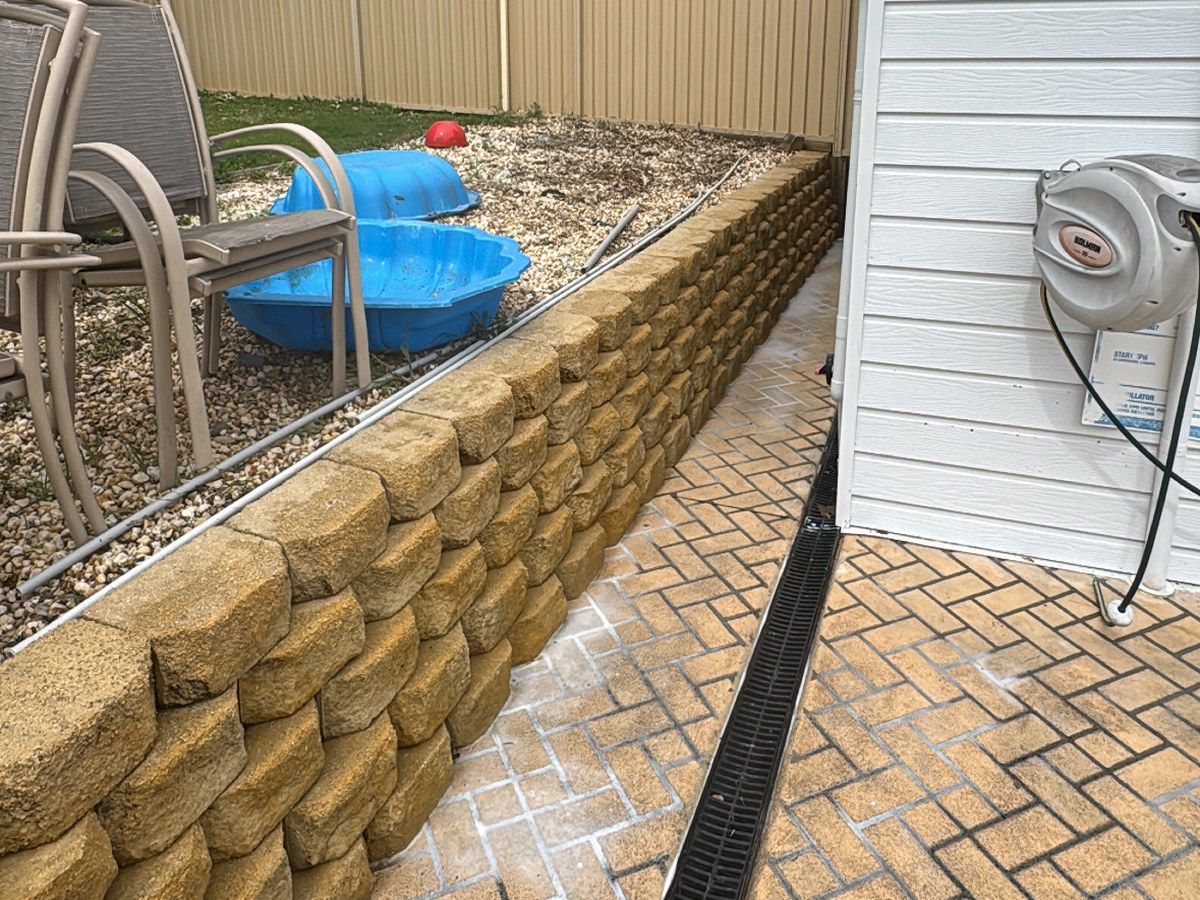 Retaining wall & paving